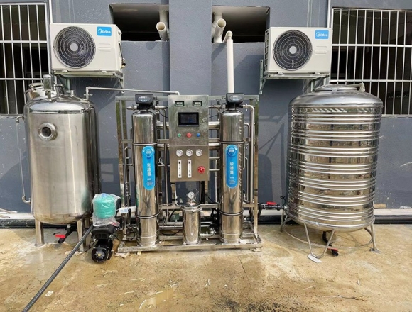 百色平果某學(xué)校0.5噸反滲透直飲水設備